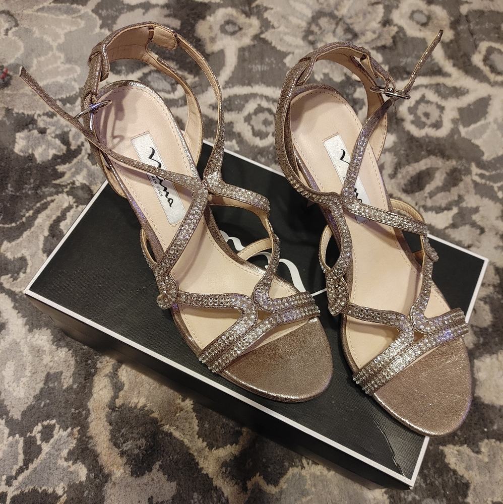 Size 8M, Nina brand heels